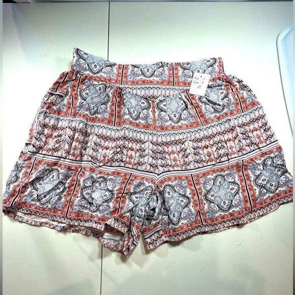 D15.27 Womenās high rise gray, orange and white printed lounge shorts - Picture 2 of 4